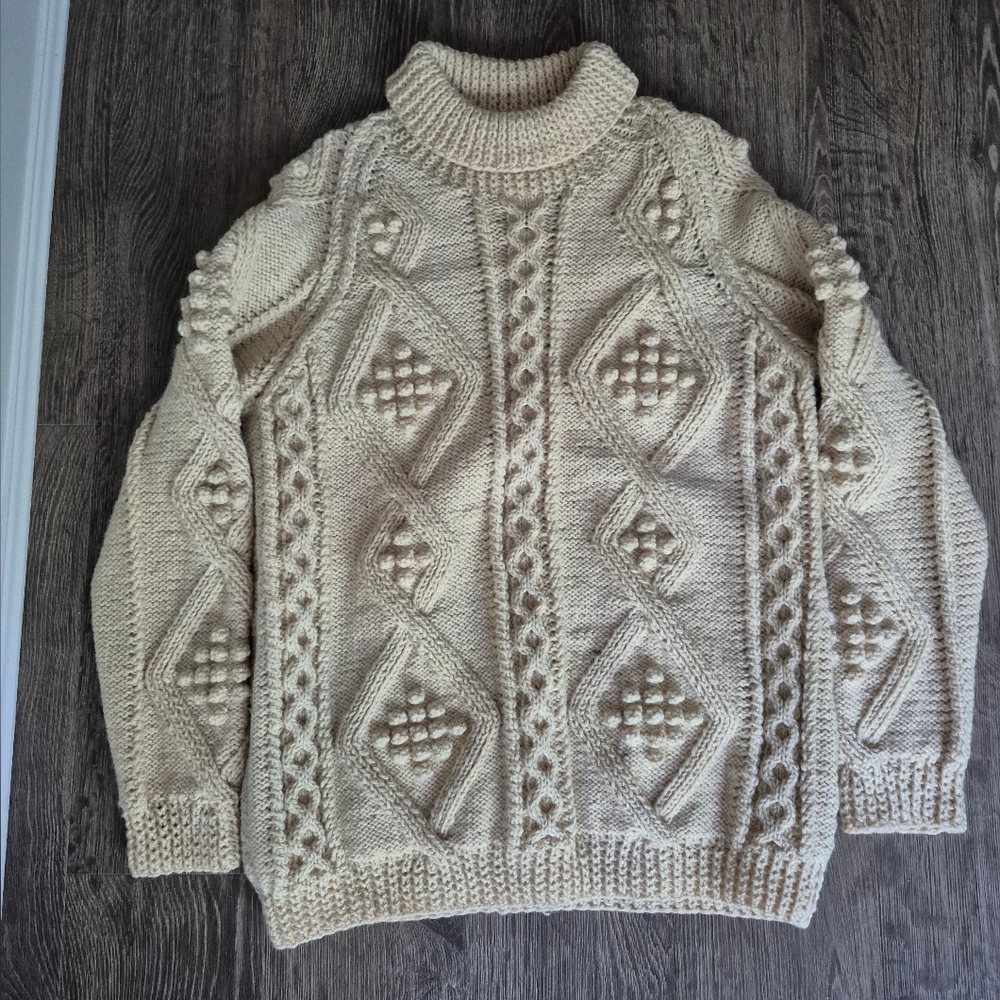 Hand Crafted Cream Wool Fair Isles Aran Celtic Turtleneck Sweater Medium